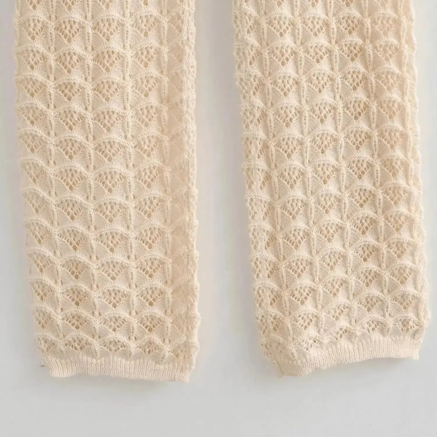 Arvella – Lacy stitch pattern – Knit pants