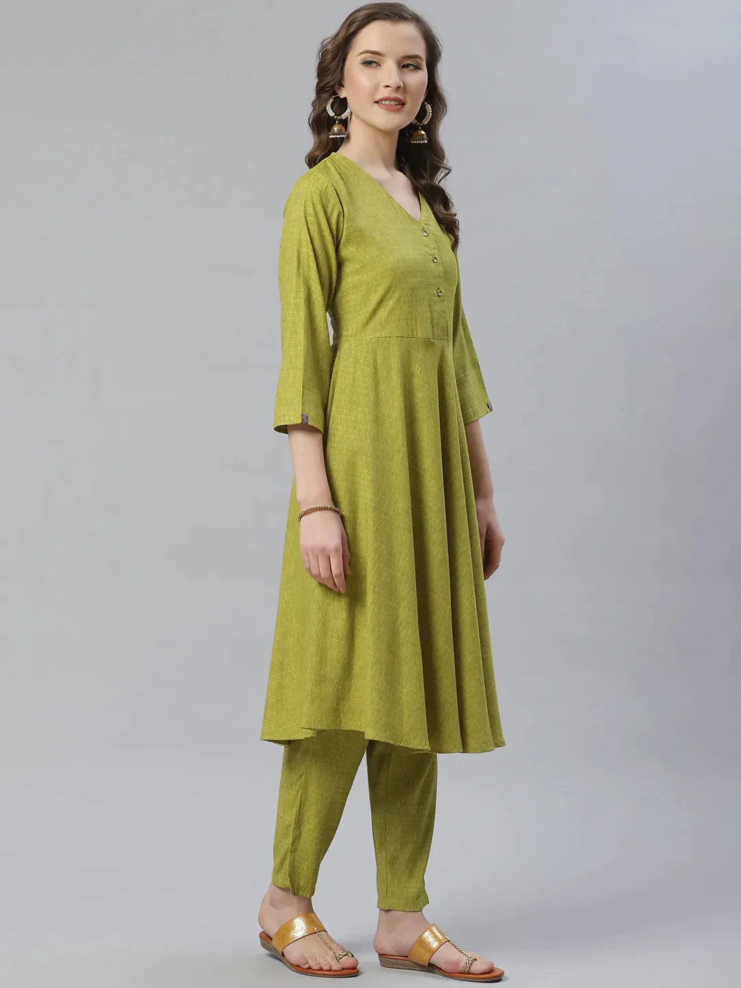 Women Green & Beige Self Design Kurta With Trousers & Dupatta