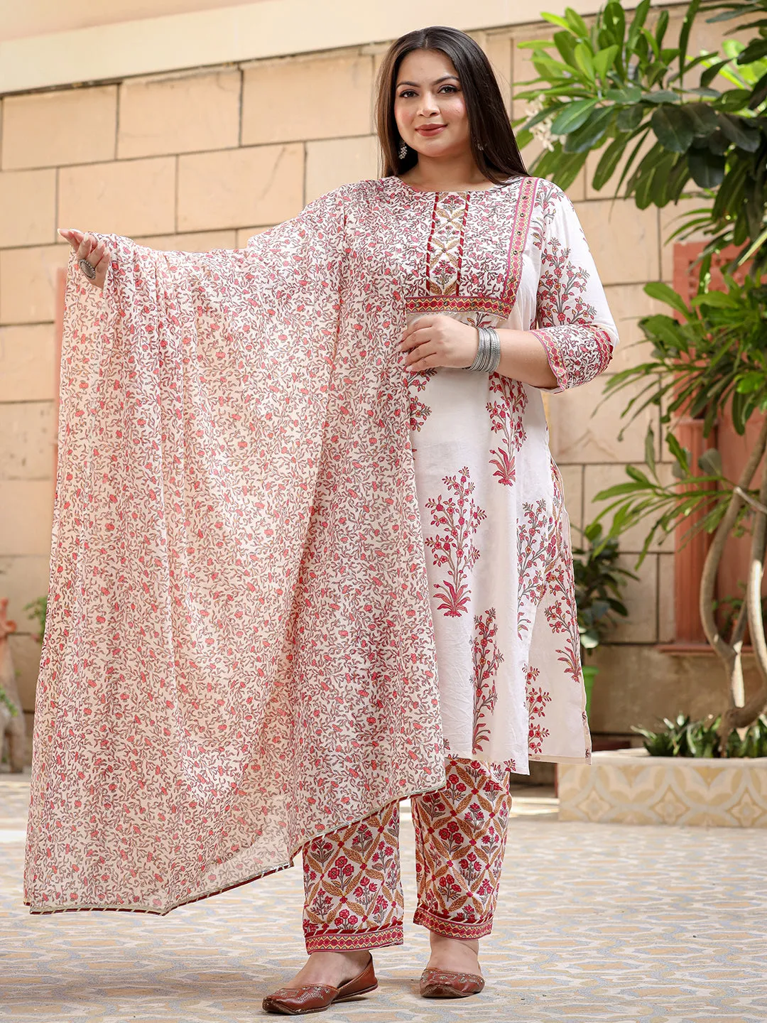 Women Plus Size Off White Pure Cotton Kurta Set With Dupatta