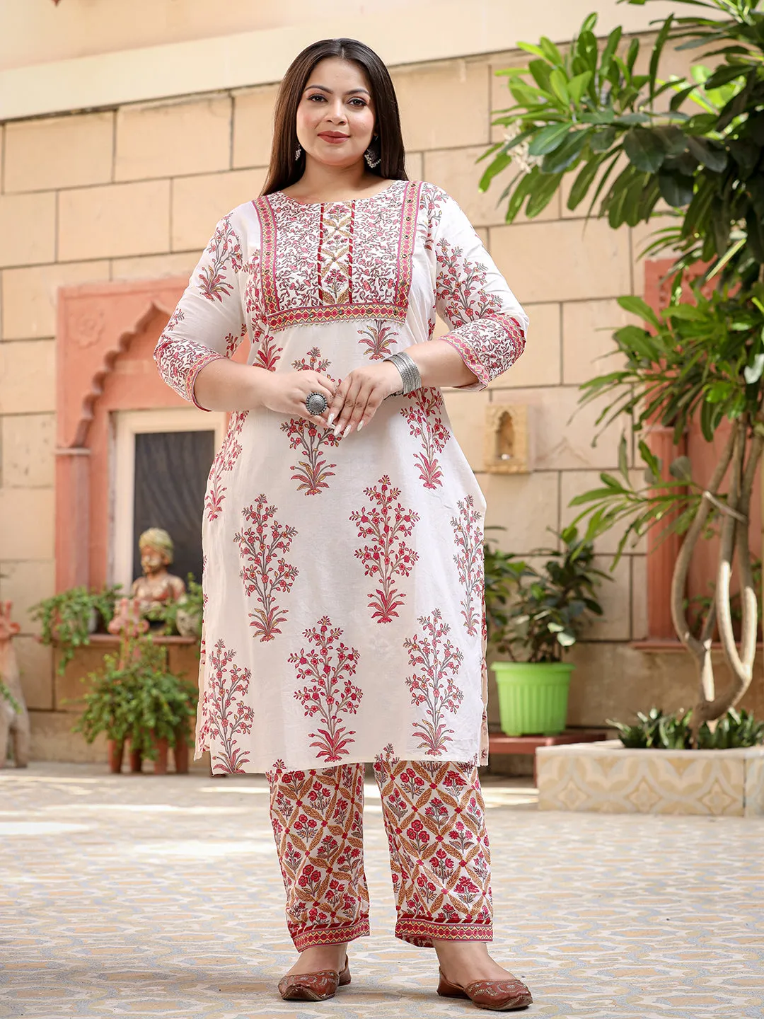 Women Plus Size Off White Pure Cotton Kurta Set With Dupatta